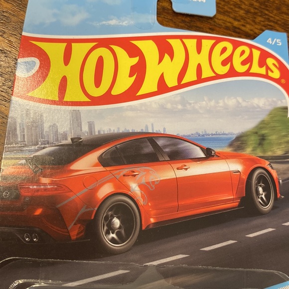 HOT WHEELS 1/64 2022 MODERN CLASSICS FULL SET OF 5 PORSCHE TESLA CADILLAC JAGUAR - Picture 11 of 11